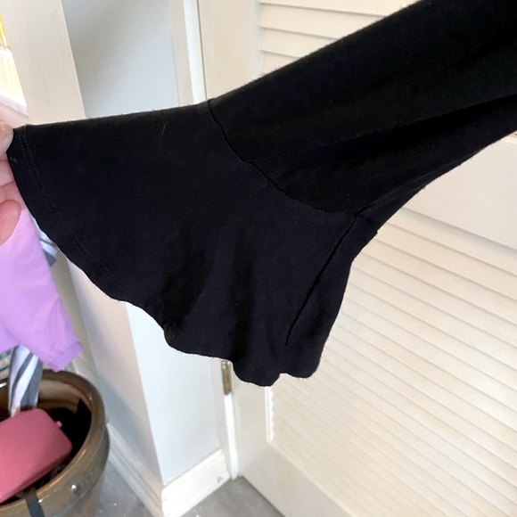 Vince Camuto lightweight black cover up with bell sleeves; SZ M - Picture 2 of 4